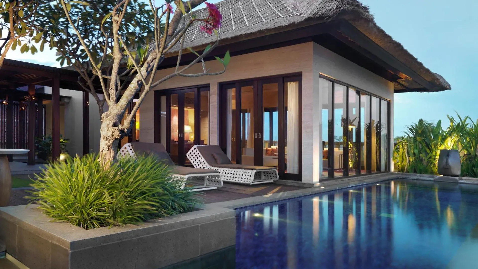 Conrad Bali Hotel Nusa Dua  5*, Nusa Dua (Bali)